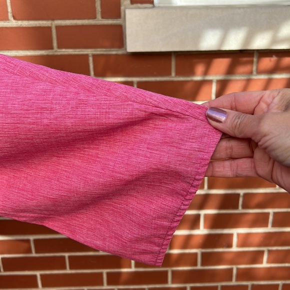 Pretty in Pink💕! Light weight cotton/poly blend long sleeve blouse. No ironing! - Picture 3 of 7